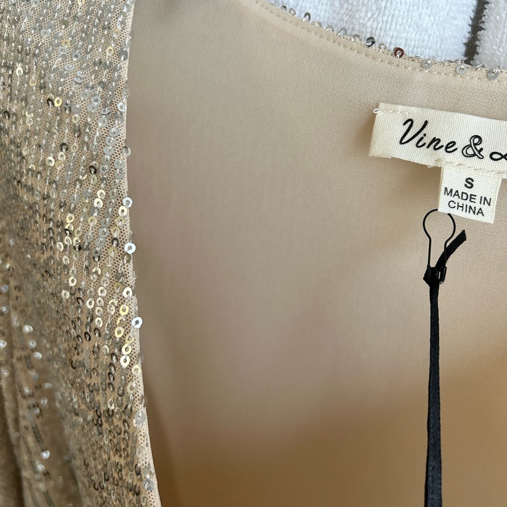 NWT. Vine & Love Champagne Sequin Top. Size Small - Picture 7 of 7